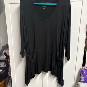 LOGO LONG SLEEVE V NECK BLOUSE SZ LARGE. NEW